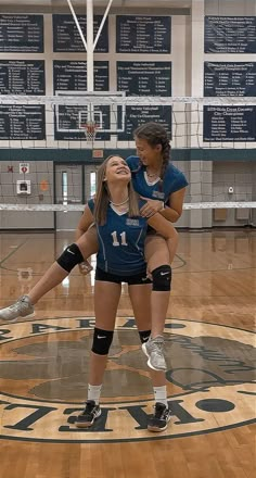 Volleyball Pictures Aesthetic, Aesthetic Volleyball Pics, Volleyball Pics Aesthetic, Cute Volleyball Pictures With Friends, Aesthetic Volleyball Pictures, Volleyball Aesthetic Pictures, Volleyball Pictures With Friends, Cute Volleyball Pictures, Volleyball Pictures Poses Individual