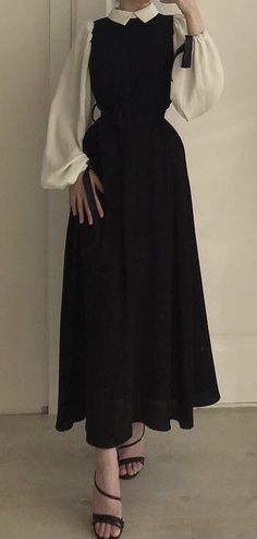 Hijab Fashion Black Outfit, Old Classy Outfits, Long Black Skirt Outfit Hijab, Long Skirt Fashion Hijab, Old Fashion Dresses Vintage Classy, Vintage Dress Hijab, Black Skirt Outfit Hijab, Modest Dresses Casual Classy, Simple Casual Dresses