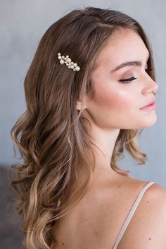 Cute Wedding Hairstyles, Bride Hair Clips, Special Occasion Hairstyles, Wedding Guest Hairstyles, Pearl Hair Clip, Pearl Hair, Wedding Hair And Makeup, Wedding Beauty, The Head