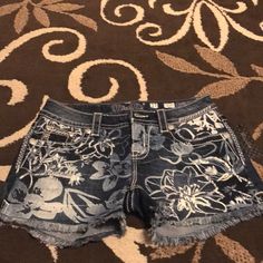 Brand New Miss Me Shorts Just In Time For The Summer Miss Me Jean Shorts, 2000s Shorts, Fluorescent Adolescent, Miss Mes, Miss Me Shorts, 2000s Clothes, Digital Closet, 2000s Fashion Outfits, Jeans For Short Women