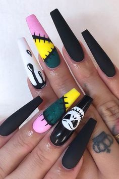 These Black Halloween Nails Are Blowing Up on Pinterest! Make your Holloween Nails unforgettable! Get ready to be inspired by these stunning Black Halloween Nails that are perfect for the spooky season! From Pink Halloween Nails and Purple Halloween Nails to fun Pumpkin Nails, these designs will elevate your nail game. Try out creative Halloween Press On Nails or go for intricate Nail Art Halloween featuring Bat Nails. Whether you’re looking for Cute Halloween Nails or bold Halloween Acrylic ... Sally Nails, Nightmare Before Christmas Nails, Jack Y Sally, Black Halloween Nails, Halloween Nails Diy, Horror Nails, Holloween Nails, Halloween Acrylic, Beautiful Halloween