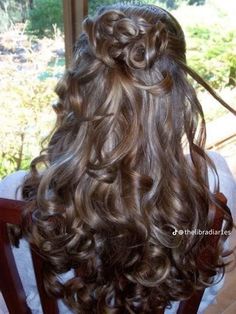 Pale Skin Curly Hair, Brown Long Hair Layers, Brown Hair Inspo, Hairstyles For Layered Hair, Blonde Hair Inspiration, Hair Stylies, Hair Up Styles, Hair Clothes, Cut My Hair