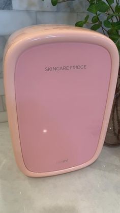 restocking my skincare fridge (my most popular videos)! enjoy! What To Put In A Mini Fridge Skincare, Mini Fridge In Bedroom Skin Care, Skin Care Fridge Organization, Preppy Mini Fridge, Skin Care Mini Fridge, Skincare Fridge Restock, Mini Fridge Skincare, Skincare Mini Fridge