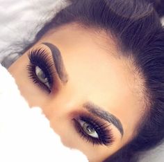 ✦⊱ɛʂɬཞɛƖƖą⊰✦ Coachella Hair, Black Eye Makeup, Dark Eye Makeup, Hair Braid, Stunning Eyes, Eye Makeup Tips, Gorgeous Eyes, Makeup For Green Eyes