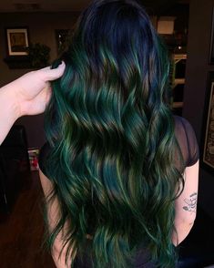 Witchy Hair, Summer Hair Color Ideas, Dark Green Hair, Hair Color And Cut, Christmas Hair, Summer Hair Color, Hair Dye Colors, Hairstyles For Short Hair