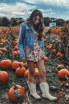 80+ Cowboy Boots Outfits for Fall: Your Go-To Guide for Autumn Style - From The Guest Room Fall Outfits Cowboy Boots, Casual Outfits With Cowboy Boots, Cowboy Boots Outfit Casual, Outfits Cowboy Boots, White Cowboy Boots Outfit, Cowgirl Vibes, Outfit Botas