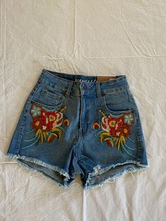 Girls Size 2 Denim Shorts With Flower Embellishments Vintage Floral Embroidered Bottoms For Summer, Embroidered Jean Shorts, Cute Bottoms, Hippie Jeans, Turning 20, Outfit Aesthetics, Fancy Fits, Vintage Jean Shorts, Thrift Inspo