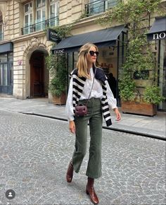 London Chic Fashion, Copenhagen Office Outfit, Fall Transition Outfits 2024, Sezane Winter, Sezane Style, Style Parisienne, Going Viral, Green Pants