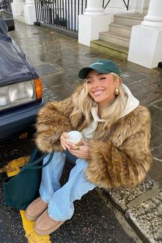 If you're wondering what to pack for London - layering is key 🔑 🐻 This fur jacket and Uggs outfit is perfect for running around in cold weather! My exact jacket is old and sold out from revolve so linking similar! Jeans size up 1 size for extra baggy denim look. I'm always putting together cute outfits, casual outfits, and everyday outfits. if you want to shop my looks or dress like me, tap to explore my LTK! Uggs Outfits, Nyc Winter Outfits, Winter Mode Outfits, Nyc Fits, Ny Outfits, Nyc Outfits, New York Outfits, Estilo Indie