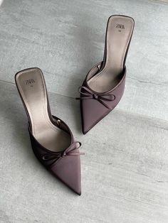 Mule Kitten Heels, Zara Kitten Heels, Kitten Heels Aesthetic, Heel Mules Outfit, Brown Kitten Heels, Sandals Aesthetic, Kitten Heels Outfit, Pointed Mules, Zara Mules