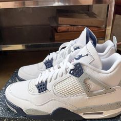 Men's Size Brand New / Never Worn But No Og Box. Jordan 4 Midnight Navy, Pretty Sneakers, Jordan Retro 4, Navy Blue Shoes, Blue Jordans, Jordan Shoes Retro, Nike Shoes Jordans, Shoes Sneakers Nike, Cute Nike Shoes