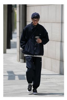 Streetwear Outfit Men, Man Japan, Outfit Oversize, American Casual, Ootd Men, Black Streetwear, Aesthetic Guys