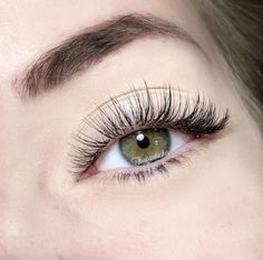 Classic Eyelash Extensions: Tips And Tricks Classic Full Set, Applying False Eyelashes, Cat Eye Lash, Lash Extensions Styles, Pretty Lashes