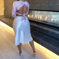 White high waist satin skirt ~ Model wearing size small ~ Elastic waist Backless Top, Skirt White, Satin Skirt, White Skirts, Central Park, Silk Satin, Ivy, High Waisted Skirt, Pencil Skirt