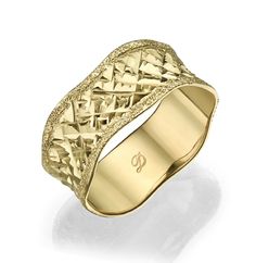 "14k gold wavy wedding band with diamond-cut texture, This Special ring also makes the perfect anniversary gift. Description: ✤ This ring is made to order ✤ This ring is handmade from start to finish in Our workshop, DaninoDesigner. ✤ Made Of 14K Yellow Gold. ✤ Ring width: 0.31'' / 0.80cm ✤ Ring Size: Choose at checkout - or contact me for custom requests ✤ PACKAGING: Every order is shipped with our luxury jewelry packaging. Perfect for gift giving🎁 📌 Rings-size guide: All of the rings are mea Luxury Jewelry Packaging, Textured Gold Ring, Gold Ring Vintage, Vintage Style Rings, Ring Wedding Band, Special Ring, Etsy Gold Ring, Textured Ring, Yellow Gold Ring