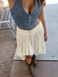 Stagecoach Outfits, Vibrant Clothing, Cowgirl Boots Outfit, Cherry On The Cake, Symbol Of Freedom, Looks Jeans, Fest Outfits, Cute Country Outfits, Nashville Outfits