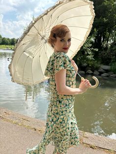 1920's Hairstyles, 1920s Day Dress, We Are Over The Moon, 1930's Dresses, 1920s Hair, 1960s Dresses, 1920's Fashion, Vintage Fashion Photography, Maxi Skirt Dress