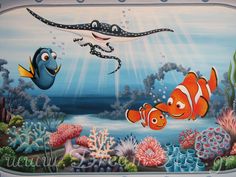 an underwater scene painted on the side of a wall with clown fish and sea life