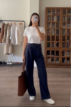 Tailored Pants Outfit, Outfits For The Office, Wide Leg Trousers Outfit, Pants Outfit Work, Wide Leg Pants Outfit, Smart Casual Women, Casual Work Outfits Women