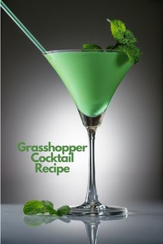 Grasshopper Cocktail Funny Drink Names, Grasshopper Cocktail Recipes, Grasshopper Recipe, Grasshopper Cocktail, Easy Halloween Cocktails, State Recipes, Mint Chocolate Chip Milkshake, Grass Hopper, Best Mixed Drinks