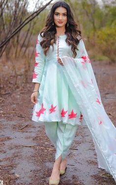 Latest 50 Salwar Designs and Patterns To Try in 2022 Suit Painting, Kurta Lehenga, Stylish Kurtis Design, Velvet Dress Designs, Boutique Suits, Formal Office, Suit Pattern