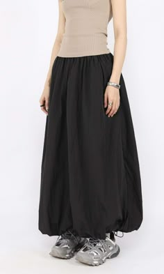 Look effortlessly stylish and stylishly comfortable with this Balloon Hem Parachute Maxi Skirt. Its lightweight, long silhouette adds an elegant touch to any outfit, while its parachute cut allows for an easy fit and comfortable day. Perfect for casual days, style it with any top for a fun and fashionable look. Float through the day with ease and confidence!
Gender: WomenMaterial: PolyesterLength: MaxiWaist Type: High-Waist Parachute Skirt Outfit, Balloon Skirt Outfit, Side Pocket Pants, Hem Skirt Outfit, Parachute Skirt, Skirt And Pants, Oversized Knit Sweater, Balloon Skirt, Maxi Rok