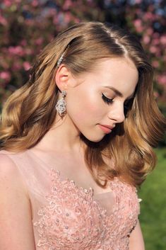 The Trendiest Wedding Guest Hairstyles to Sport in 2022 ★ Hairdo For Wedding Guest, Wedding Guest Hair And Makeup, Dresses For Petite Women, Guest Hairstyles, One Shoulder Dresses, Fashion Dresses For Women, Guest Hair, Hairdo Wedding, Special Occasion Hairstyles