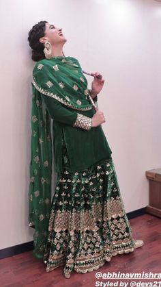 Velvet Gharara Designs, Velvet Gharara, Velvet Sharara, Gharara Designs, Velvet Dress Designs, Pakistani Dresses Casual, Bridal Dress Fashion