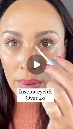 Eye Makeup For Over 40 How To Apply, Sunken Eyes Makeup, Quince Hair Styles, Over 40 Makeup Tips, Facelift Makeup, Gel For Curly Hair, Braids Designs, Quince Hair