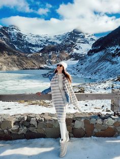 Srinagar Outfit Ideas, Kashmir Outfit Ideas In May, Kashmir Snow Photography, Sikkim Photography Pose, Poses In Kashmir, Kashmir Photoshoot, Darjeeling Outfit Ideas, Shimla Outfits, Kashmir Travel Outfit