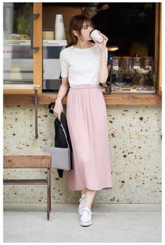 Outfit Rok, Uniqlo Women Outfit, Uniqlo Outfit, Sunday Fashion, Fashion Knowledge, Skirts Style, Spring Skirt Outfits, Skirt Ideas, Long Skirt Outfits