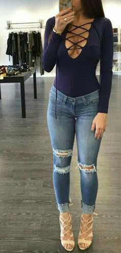 bodysuit and ripped jeans & heels #bodysuit Outfits Cold, Look Jean, Outfits 2017, Cute Winter Outfits, Winter Vacation, Vacation Outfits, Winter Outfit, Fashion Pictures, Fashion Killa