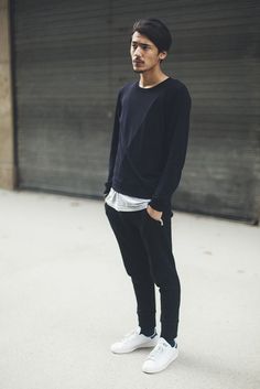 @ inbottles: Minimalist Moda, Modern Men, Mens Fashion Blog, Neue Outfits, Man Standing, Prince Charming