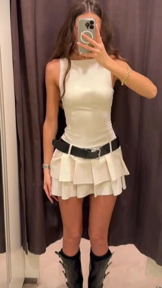 Dress To Impress Core Funny, Cold Concert Outfit Night, Mini White Skirt Outfit, Hannah Harrell Outfits, Light Feminine Outfits, Mini Dress And Boots, Top Marron, Gala Outfits, Met Gala Outfits