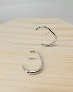 These sophisticated hooked suspender earrings are upping your earring game to the next level! The smaller hook sits comfortably above the piercing, while the bigger hook goes around and under the ear lobe. details: yellow or white gold vermeil earring height approx. 27.3mm, width approx. 18mm total weight approx. 4.54 - 4.69g push back closure helpful tips:In order to keep the gold vermeil jewelry always shining, try to keep jewelry away from water, perfume and chemicals; remove during physical activities; store separately in a soft pouch. Suspender Earrings, Always Shine, Gold Vermeil Jewelry, Vermeil Jewelry, Keep Jewelry, Gold Vermeil, The Next, Yellow Gold, White Gold