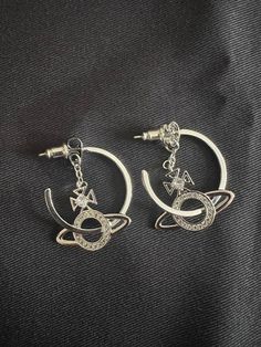 Vivienne Westwood Earrings Aesthetic, Vivienne Westwood Saturn Necklace, Vivienne Westwood Skeleton Earrings, Vivienne Westwood Lorelei Earrings, Vivienne Westwood Necklace And Earrings, Planet Necklace, Conch Earring, Helix Earrings