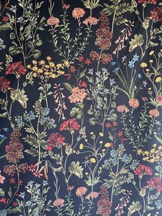 an image of a wallpaper with flowers and leaves on it's black background