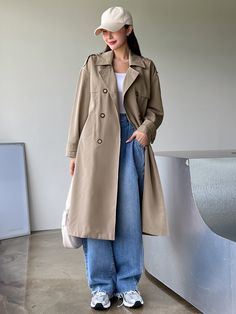 Khaki Trench Coat Outfit, Trench Coats Women Outfit, Casual Trench Coat Outfit, Beige Trench Coat Outfit, Cozy Rainy Day Outfit, Raincoat Outfit, Preppy Fall Outfits, Shoulder Epaulettes, Outfits Con Jeans