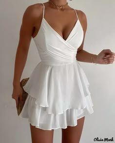 OliviaMark - Mini robe à bretelles spaghetti à volants superposés White Playsuit, Spaghetti Strap Mini Dress, White Short Dress, Grad Dresses, Ruffle Mini Dress, Looks Chic, Hoco Dresses, Strap Dress, Spaghetti Strap Dresses