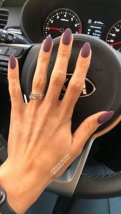 Dip Nail Ideas Fall 2022, Nail Color That Matches Everything, Round Nails Medium Length, Oval Nail Color Ideas, Fall Color Gel Nails, Plain Matte Nails, Earth Tone Nails Colors, Fall Nails Tan Skin, Fall Nails Colors 2023