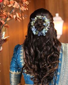 Open Hairstyles Indian Wedding Lehenga For Short Hair, Hairstyles For Engagement, South Indian Bridal Hairstyles, Indian Bridal Hairstyle, Lehenga Look, Bridal Hairstyle Ideas, Half Bun Hairstyles, Desi Clothing, Hello Hair