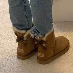 Dr Shoes, Uggs Outfit, Girly Shoes, Aesthetic Shoes, Fall Fits, Swag Shoes, Winter Fits