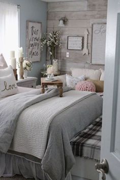 a bed room with a neatly made bed and pillows on the bedspreads