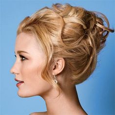 Short Shoulder Length Hair, Prom Hair Updo Elegant, Wedding Makeup Bridesmaid, Unique Wedding Hairstyles, Low Chignon, Prom Hair Updo, Winter Wedding Guest Dress