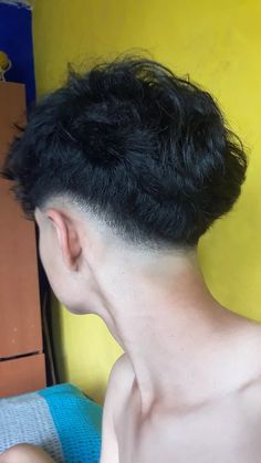 Low Fade Taper Haircut, Low Drop Fade With Bulk, Corte Taper Fade, Ideas Para Fotos Hombres, Faded Haircut For Men, Low Fade Long Hair, Tapper Fade, Low Fade Haircut Men's, Low Taper Haircut