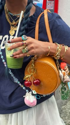 Chica Chola, Latina Outfits, Geek Jewelry, Looks Party, Mia 3, Dope Jewelry, Funky Jewelry, Jewelry Lookbook, Stacked Jewelry