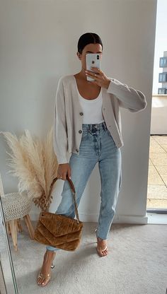 Outfits Curvy, Denim On Denim, Transition Outfits, Bohol, Mode Casual, Outfit Trends, Casual Work Outfits, Mode Inspo, Outfits Women