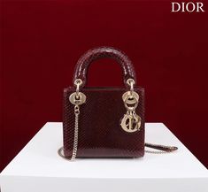 Contact us: contact@profxnz.com if you need assistance - Timeless appeal: christian dior bags classics - 713This is a premium quality clone , similar like the original ones, even no one can judge either it&apos;s a clone or originalSize: (17*15*7cm) It comes with Dust box, Care manual, Tag and Paper bag. Dior Bag, Wallet Case, Brunei, Evening Bags, Mini Bag, Christian Dior, Luxury Bags, Contact Us, Fashion Bags