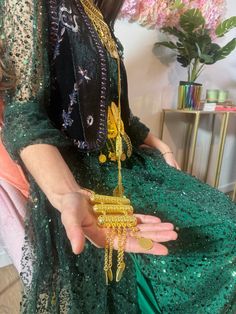 Traditional Kurdish golden chain accessory, Ethnic Body Jewelry, Charms, body chain worn on the shoulder for traditional Kurdish clothing, Kurdish Style Cîlî kurdî newroz