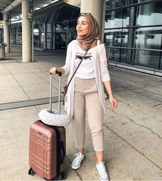 Hijab Travel Outfits, Hijab Travel, Hijabi Mode, Hijab Stile, Hijab Look, Street Hijab Fashion, Modern Hijab Fashion, Hijab Fashionista, Tutorial Hijab